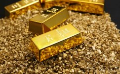 Сохранить капитал россиянам помогут слитки золота, заявил экономист Скрябин